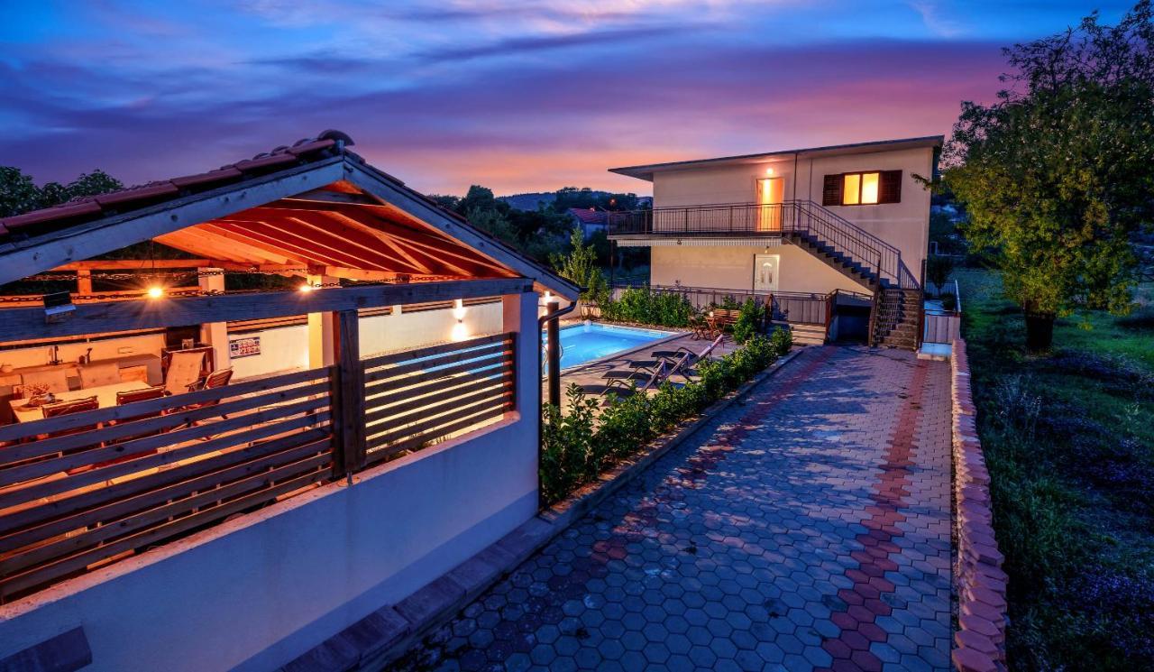 Central Dalmatian Pool&Grill House Gustirna Exterior photo