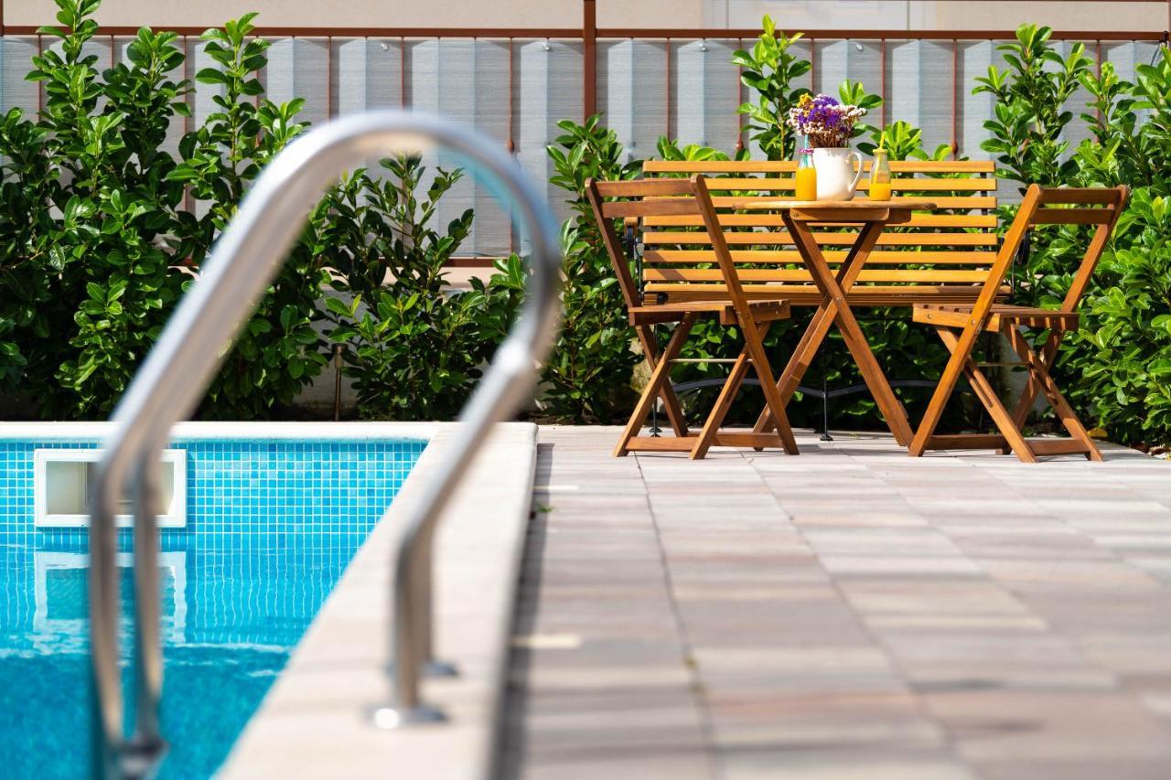 Central Dalmatian Pool&Grill House Gustirna Exterior photo