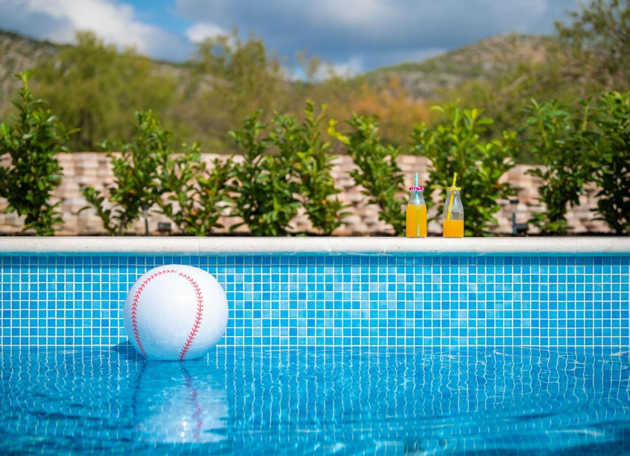 Central Dalmatian Pool&Grill House Gustirna Exterior photo