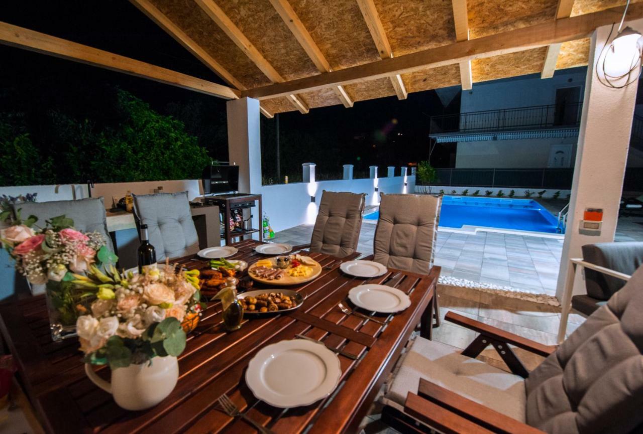 Central Dalmatian Pool&Grill House Gustirna Exterior photo