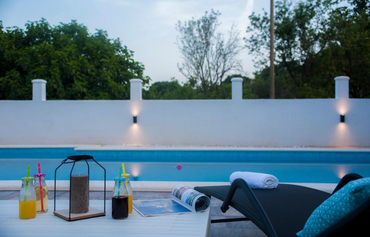 Central Dalmatian Pool&Grill House Gustirna Exterior photo
